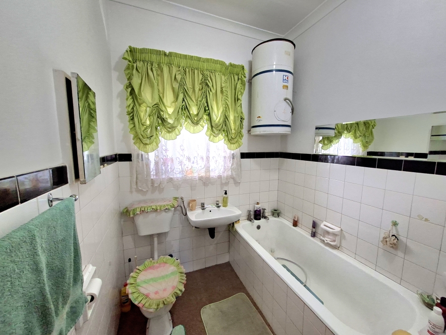 2 Bedroom Property for Sale in Uitenhage Central Eastern Cape